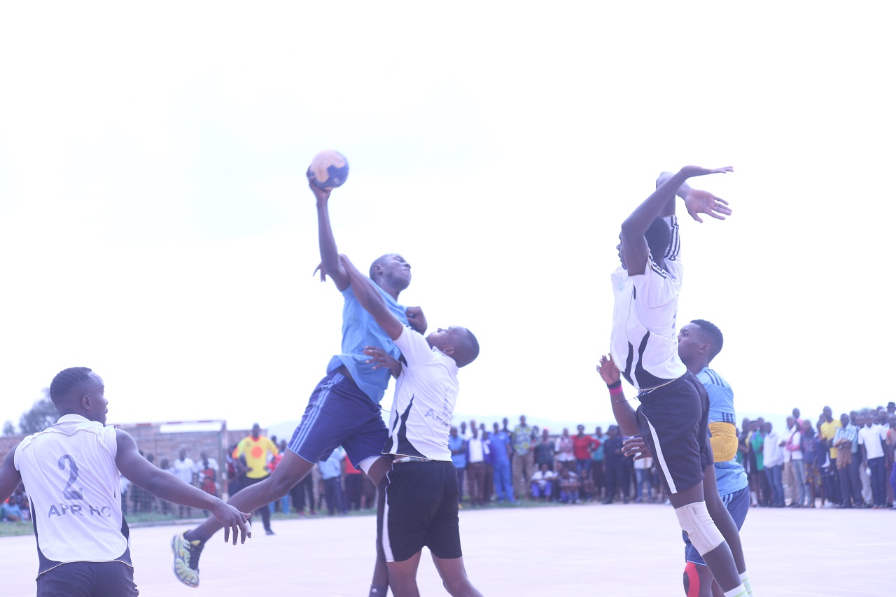 Wari umukino urimo guhangana cyane