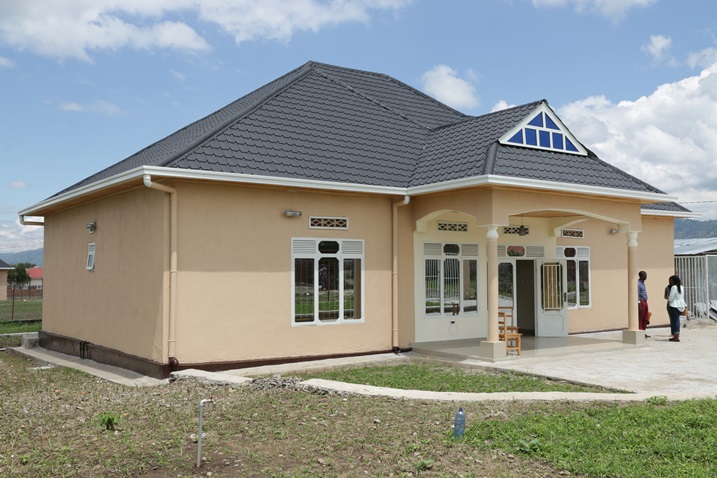 Imwe muri aya mazu ari ku isoko.