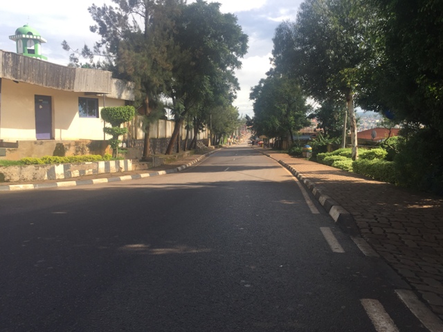 Agahanda kinjira mu Biryogo ugana Nyamirambo ubusanzwe ntuba ureba muri Metero eshanu kubera abahisi n'abagenzi ndetse n'amamodoka