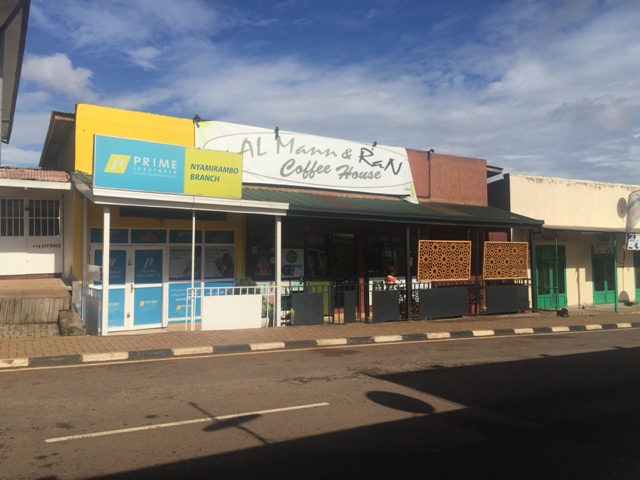 Aha ubusanzwe haba hari urujya n'uruza rw'Abakunzi ba Ka cyayi ariko ubu nikuhagera bakakagura bakagatahana