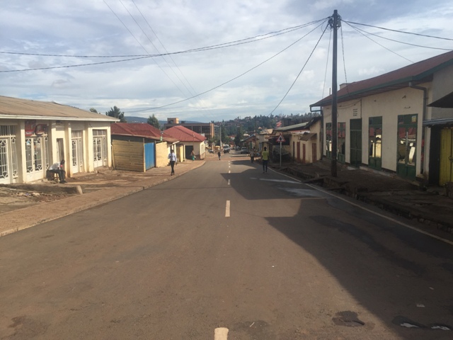 Aha ubusanzwe habaga urujya n'uruza rw'abakanishi n'abakoresha amamodoka