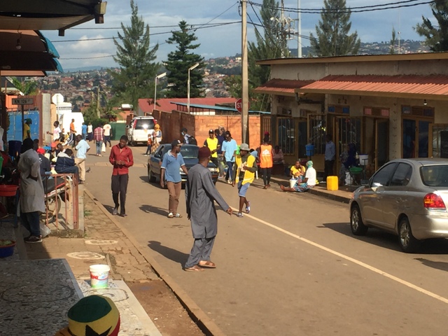 Aha ho n'amamodoka y'abaturiye aka gace usanga bayifashisha baza guhaha