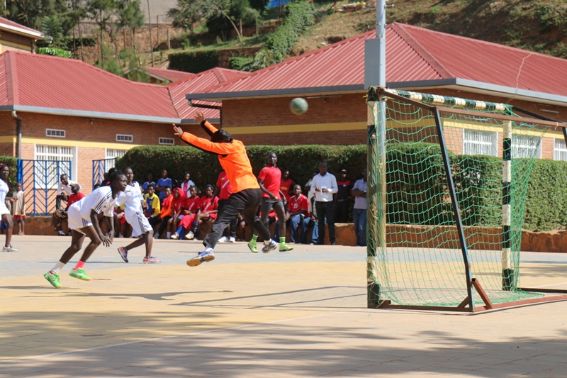 Gukuramo umupira bisaba izindi mbaraga