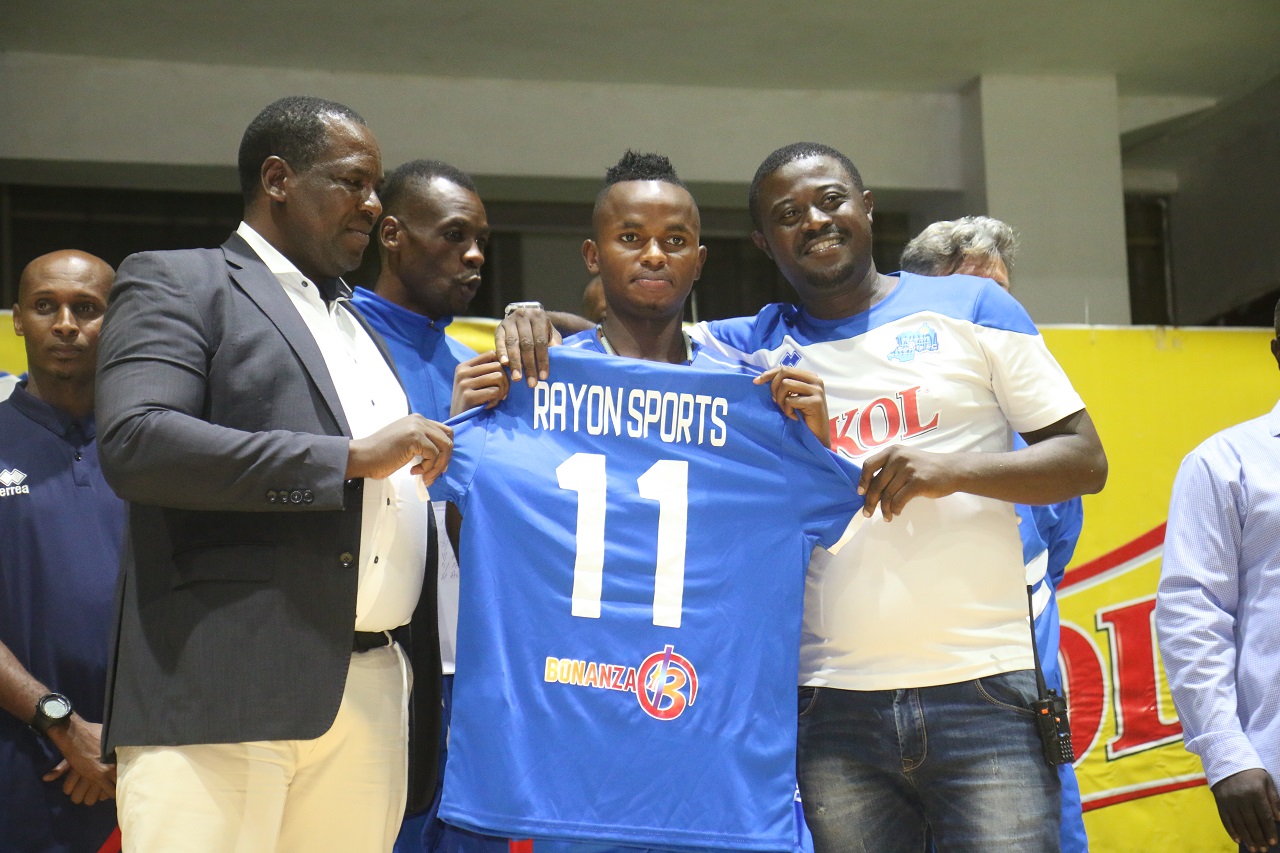 Muhire Kevin uheruka gutorwa nk'umukinnyi w'umwaka muri Rayon Sports yasubijwe nomero 11
