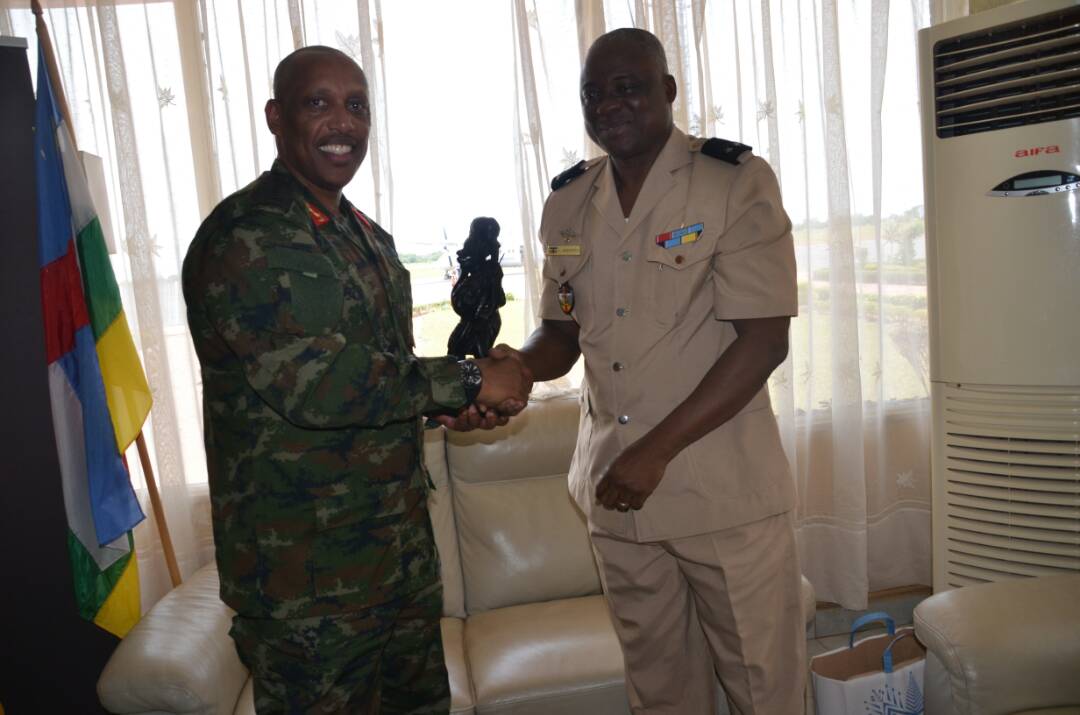 Yanabonanye n'ubuyobozi bw'ingabo