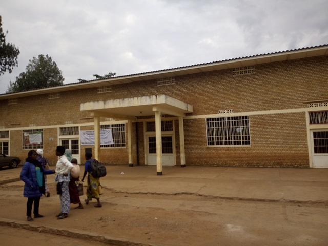 Imberabyombi yaberagamo ibitaramo, ikinamico, inama zitandukanye n'ibindi, ubu nayo isa n'iyashomereye