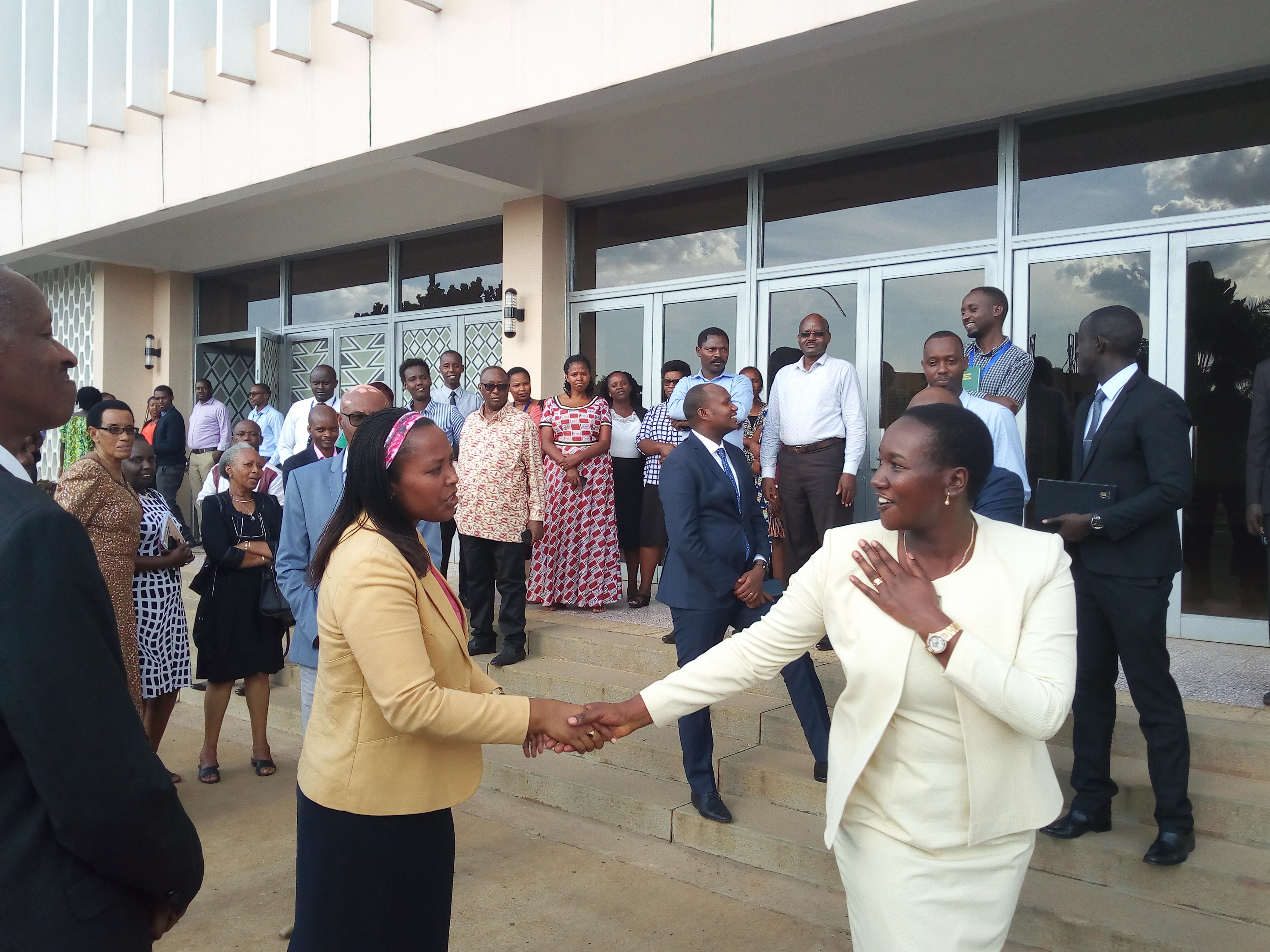 Madamu Uwacu Julienne yifuriza ishya n