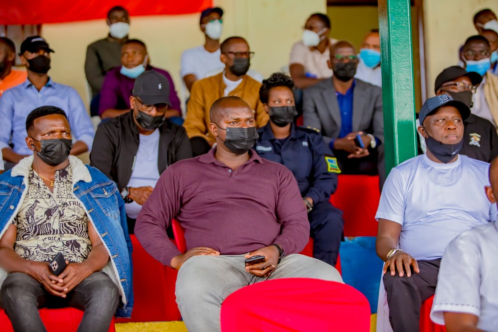 Tuyishime Placide, Perezida wa Musanze FC (uri hagati) nta mukino umucika