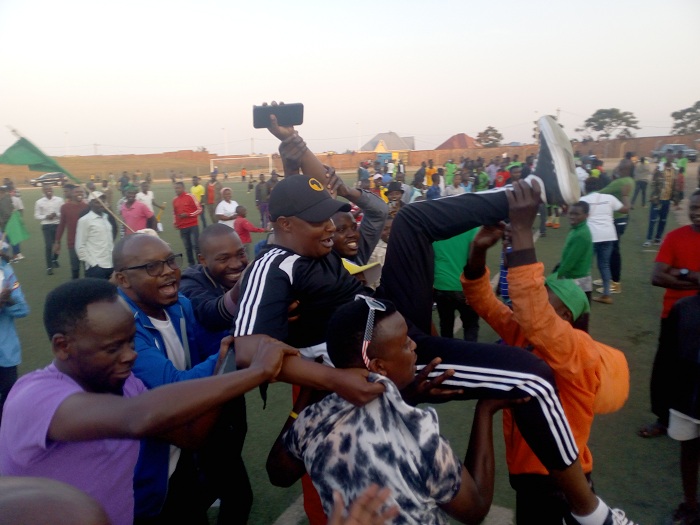 Abafana ba Shyogwe bashyize Gitifu w'umurenge mu birere