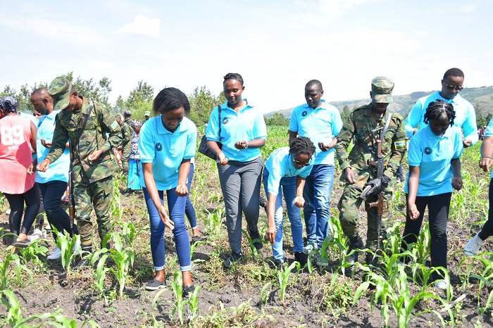 Bifatanyije n'abaturage mu muganda