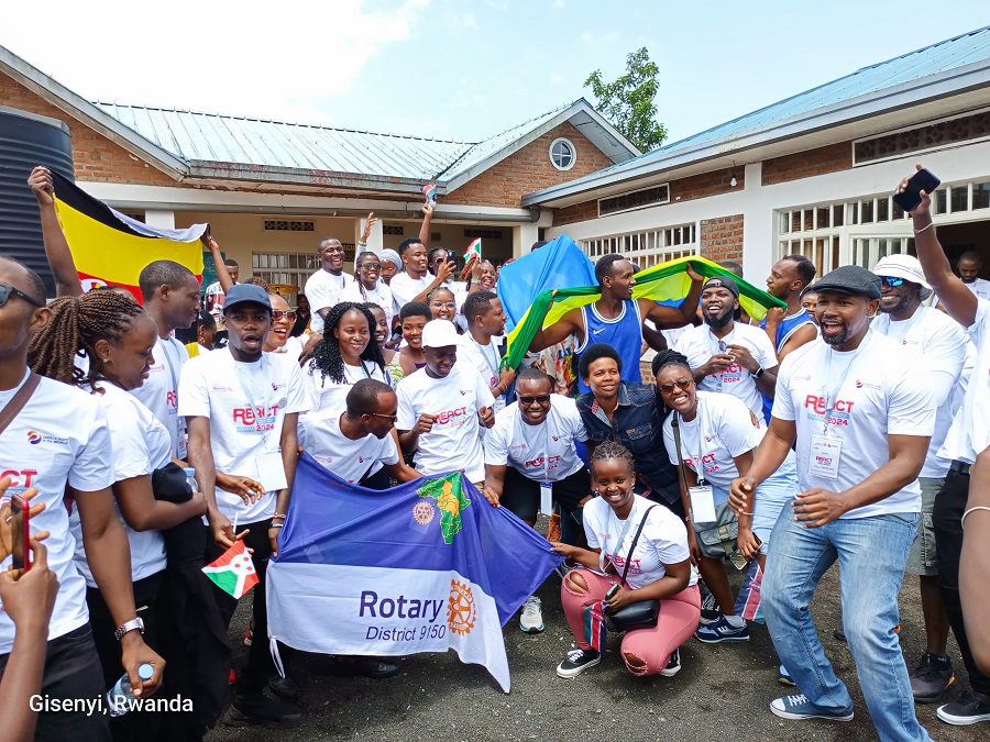 Urubyiruko rwa Rotary Club rwahuriye i Rubavu