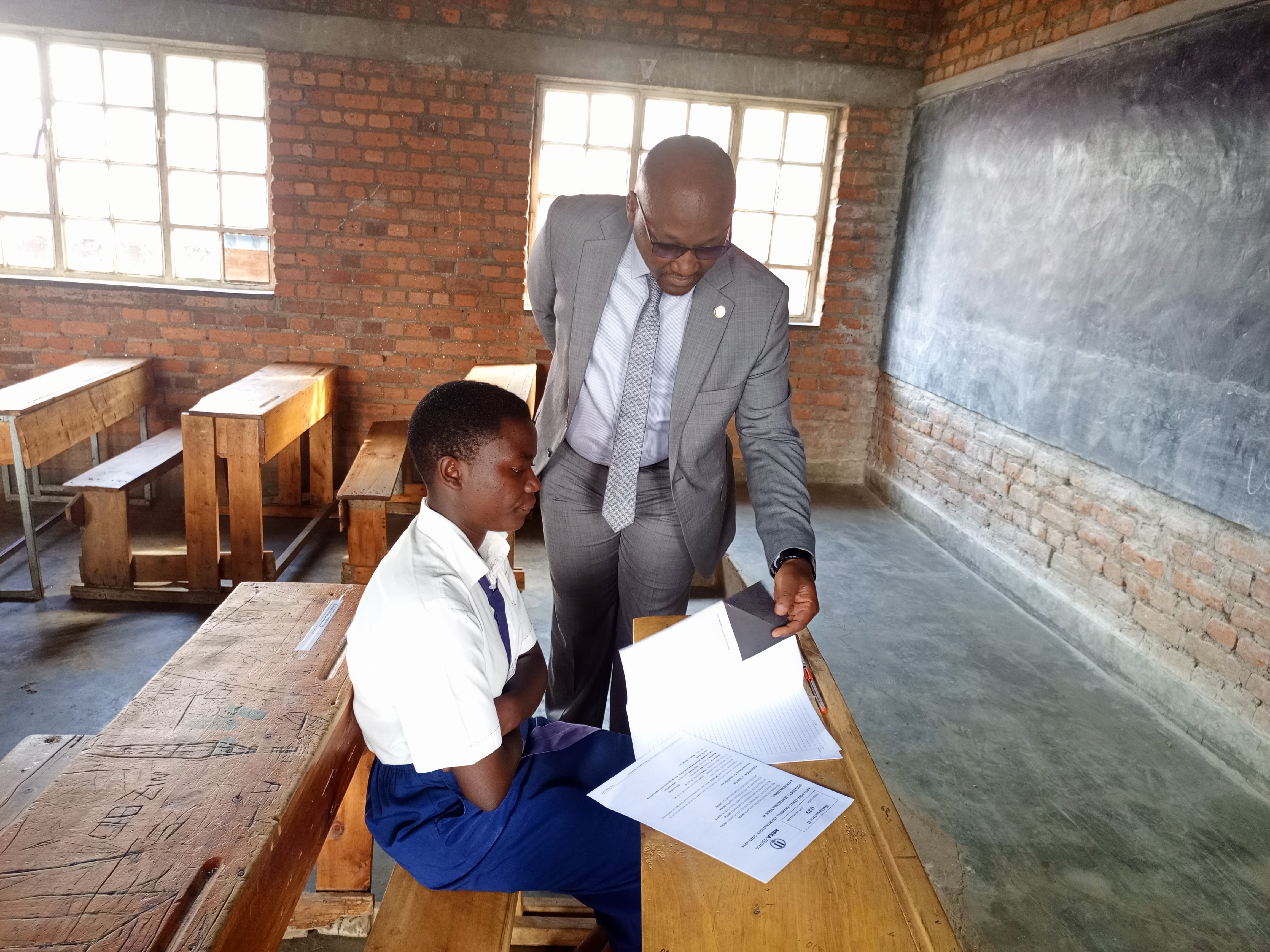 Abanyeshuri batangiye ibizamini basabwe gukunda Igihugu n