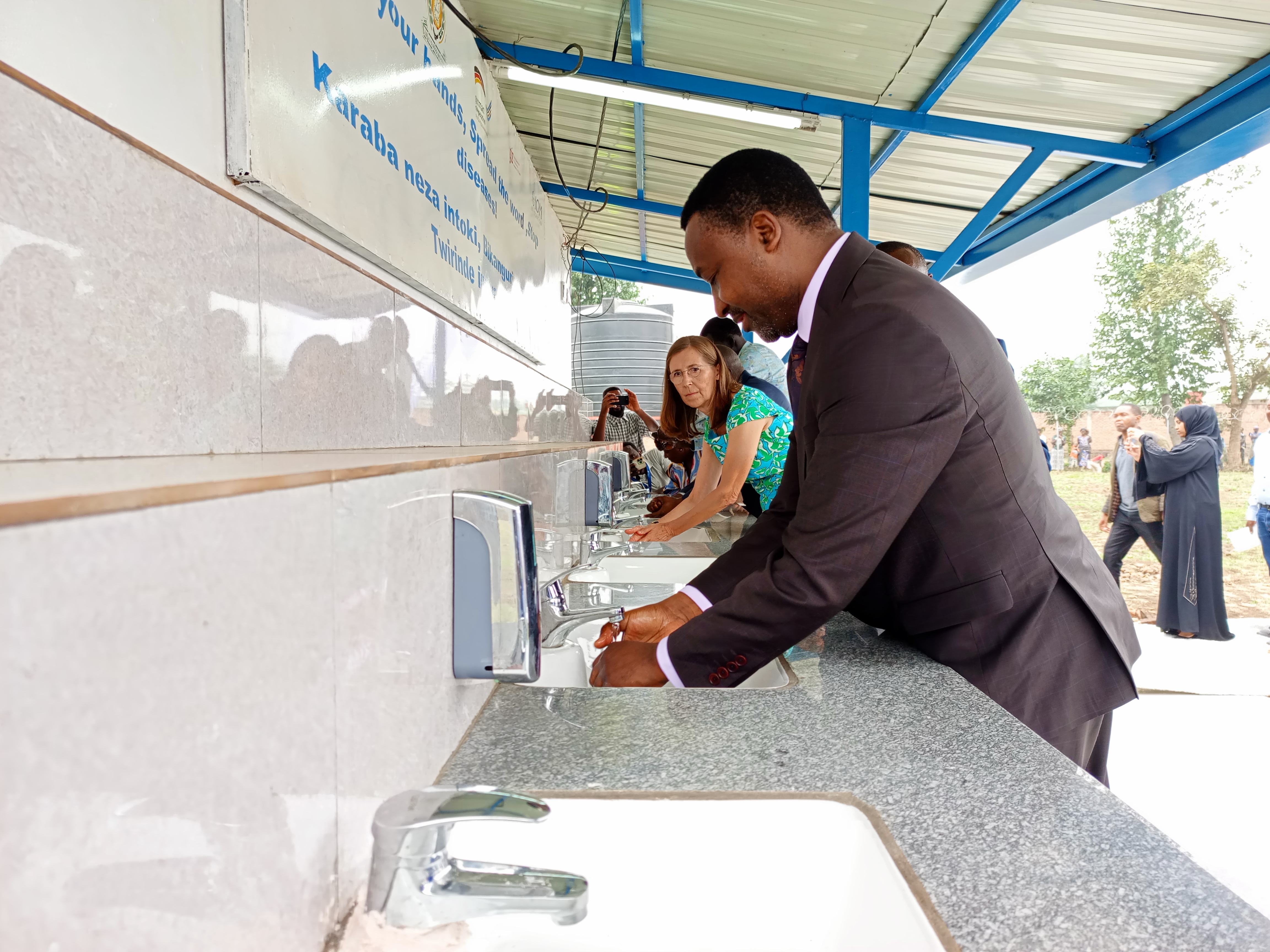 Ni ubukarabiro buzafsha abaturage bakora ibikorwa byambukiranya umupaka