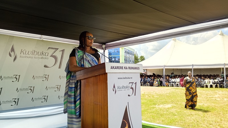 Minisitiri w'Ibidukikije, Dr. Uwamariya Valentine