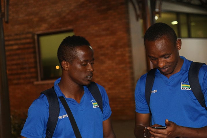 Haruna na Iranzi baganira nyuma yo kugera i Kigali