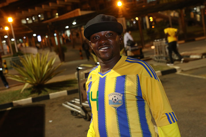 Umufana Rujugiro usanzwe ufana APR n'Amavubi, ni we mufana rukumbi wari waje kwakira ikipe