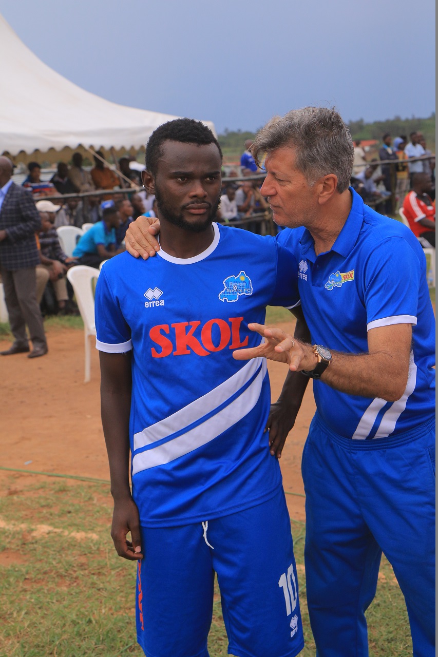 Manishimwe Djabel ari mu bazonze Enyimbawafatiwe ibihano ngo umutoza yari yamwemereye kugenda