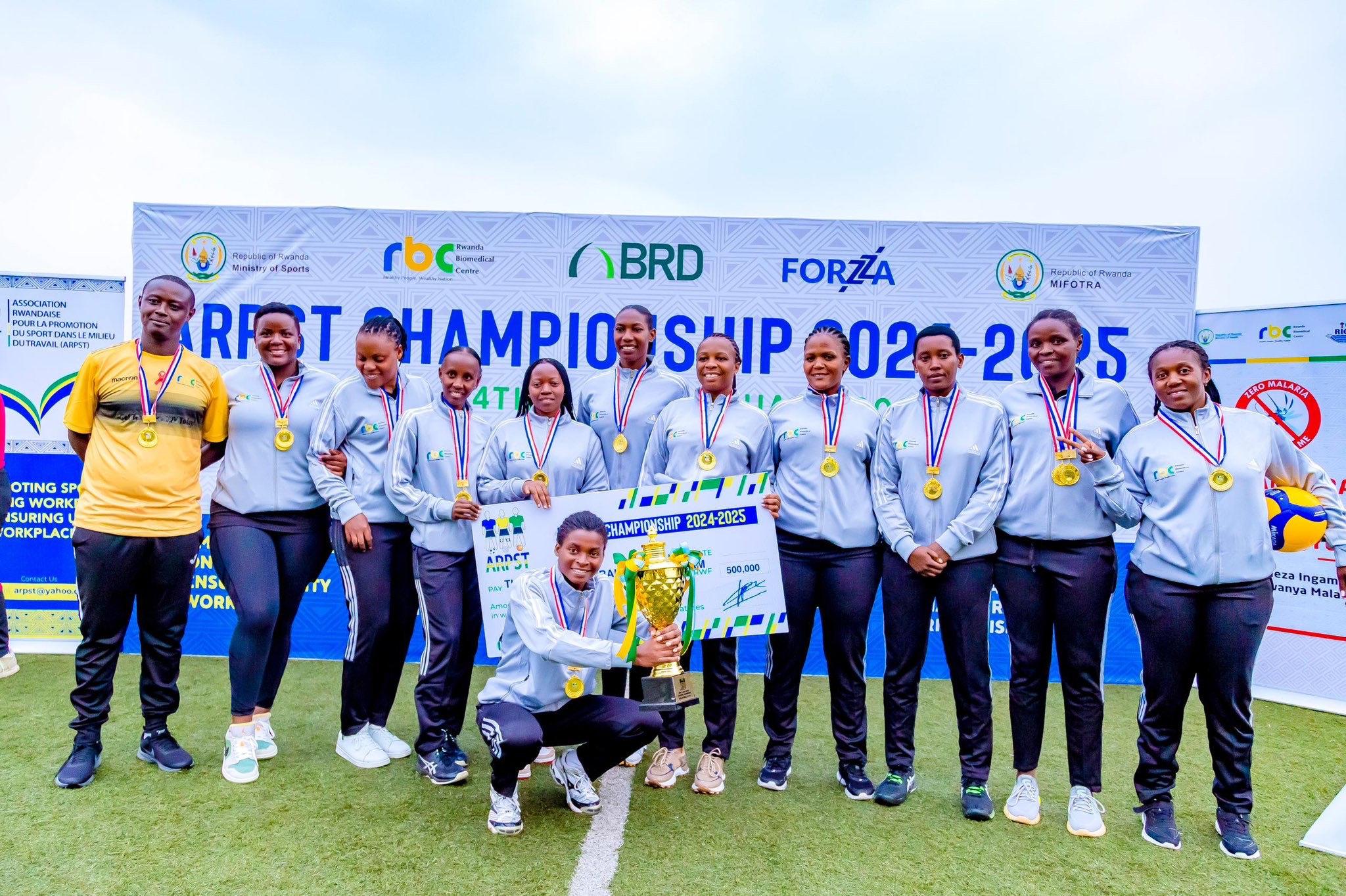 Ikipe y'abagore ya RBC niyo yegukanye igikombe muri volleyball 