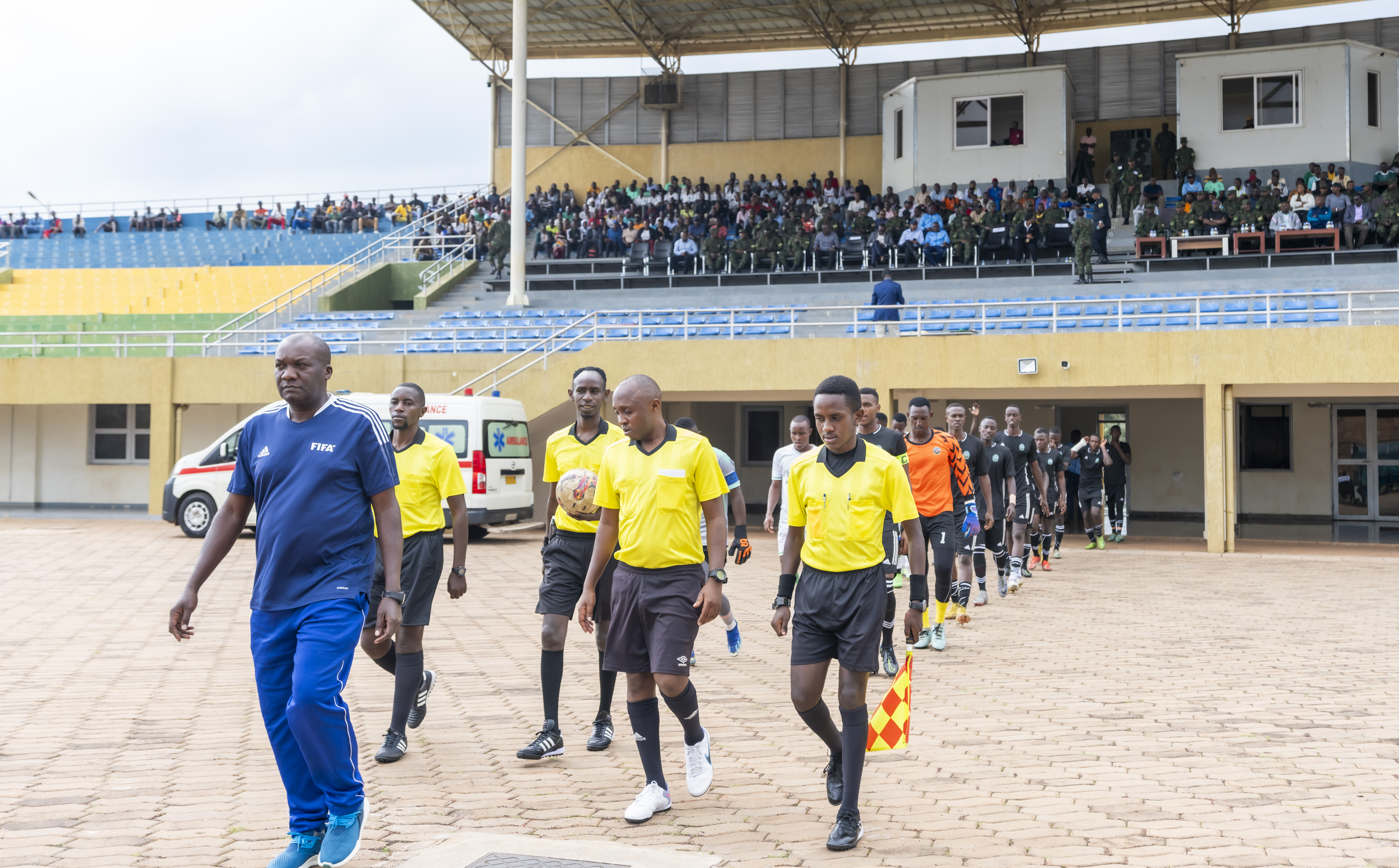 Umukino wasifuwe n'abasifuzi babigize umwuga