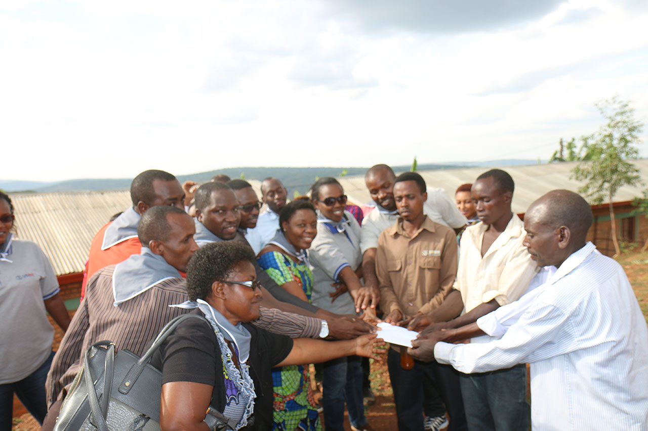 Banabashyikirije ibaruwa irimo inkunga yo gukomeza kwita kuri izi nka bahawe