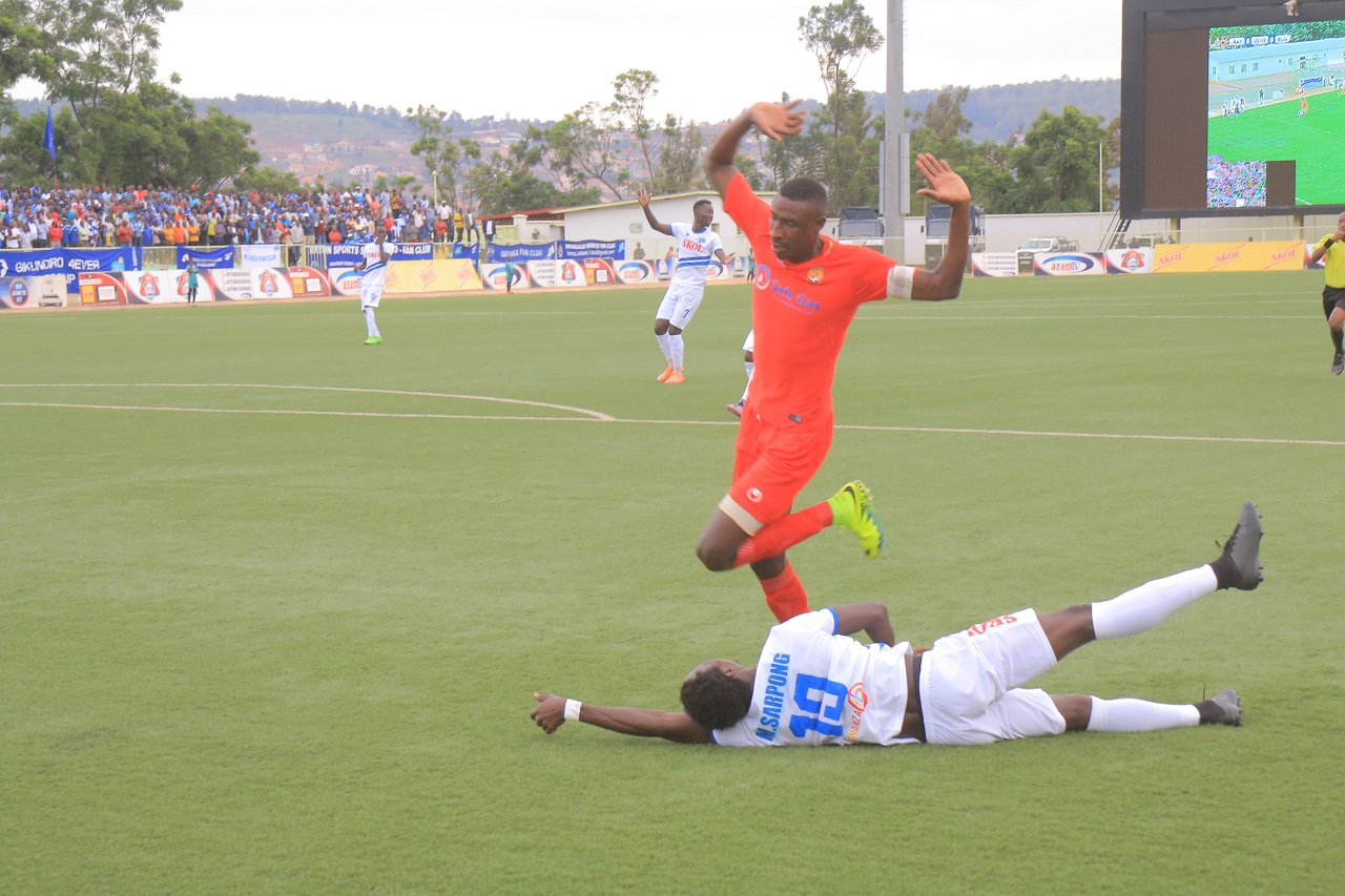 Muhire Anicet uzwi ku izina rya Gasongo amukoraho aragwa, umusifuzi atanga Penalty