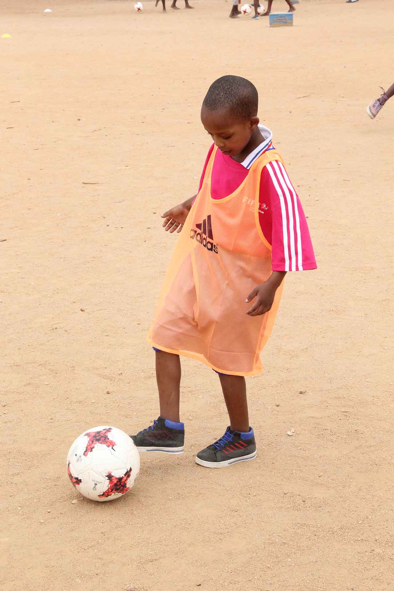 Barigishwa gutangira gukina bakiri bato