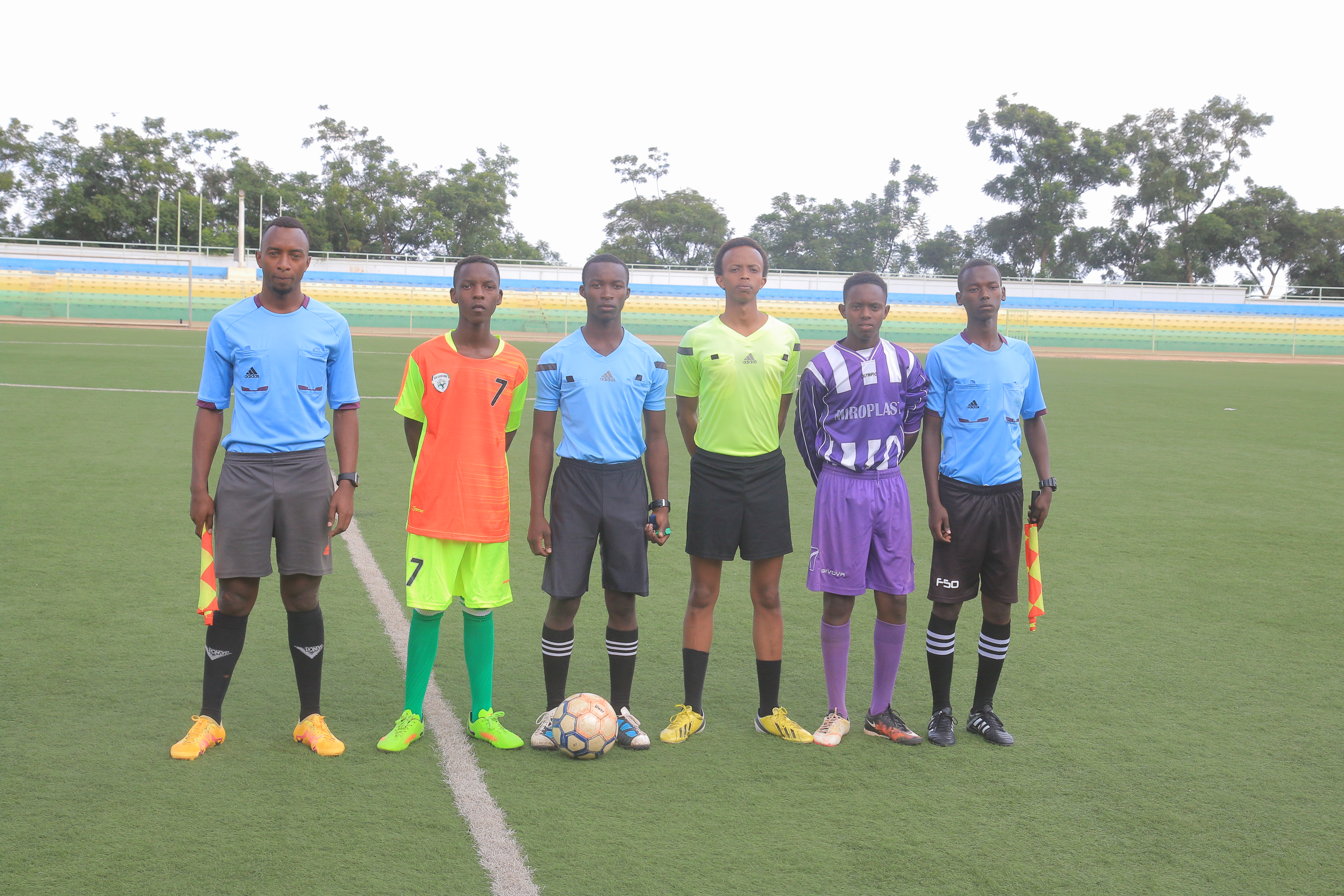 Ni umukino wayobowe n'abasifuzi bakiri bato