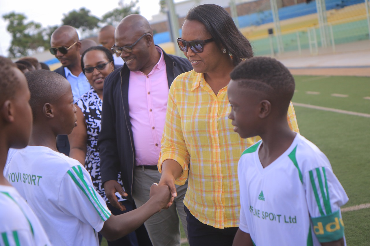 Minisitiri w'umuco na Siporo Madamu Nyirasafari Esperance atangiza umukino wa nyuma