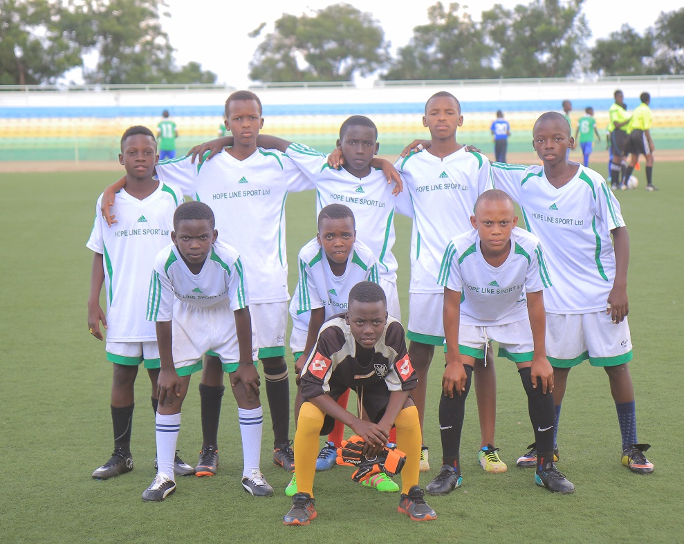 Ikipe ya Kiyovu y'abatarengeje imyaka 15 yegukanye igikombe