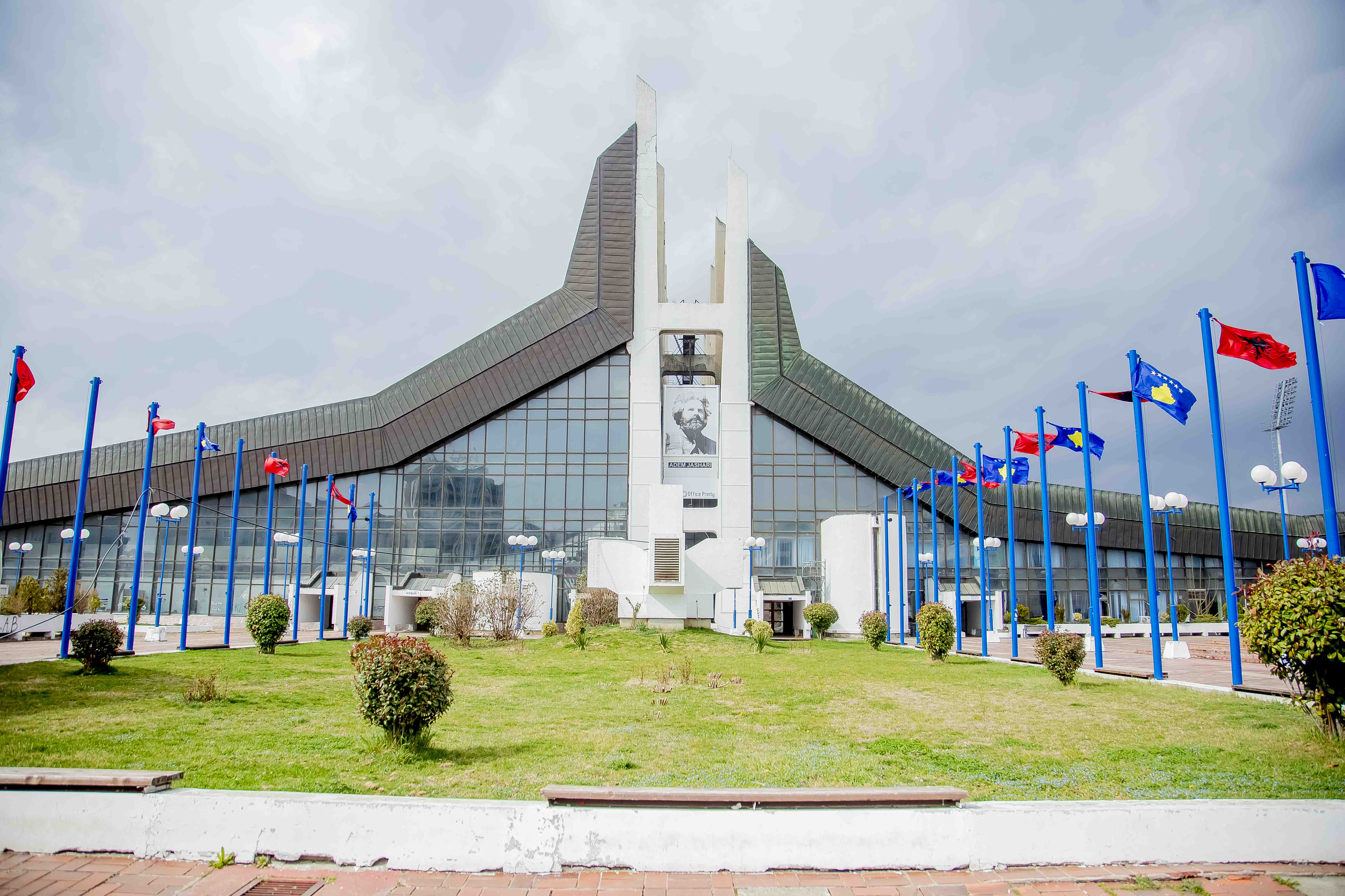 Palace of Youth and Sports uyirebeye inyuma