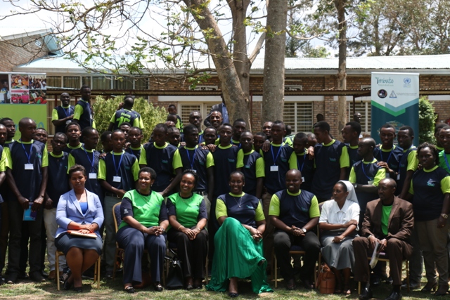 Nyuma y'ibiganiro by'Umunsi wa Mbere bafashe ifoto y'urwibutso