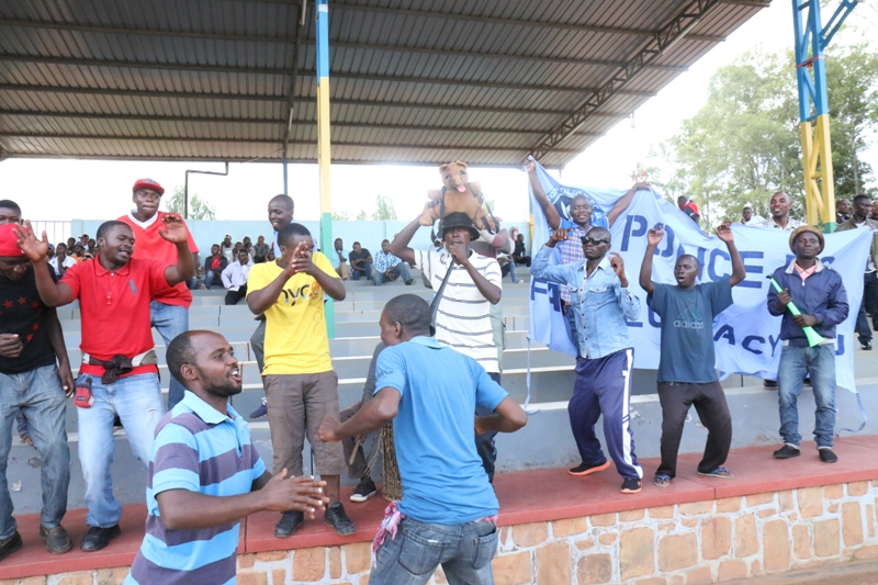 Abafana ba Police aha bari mu byishimo