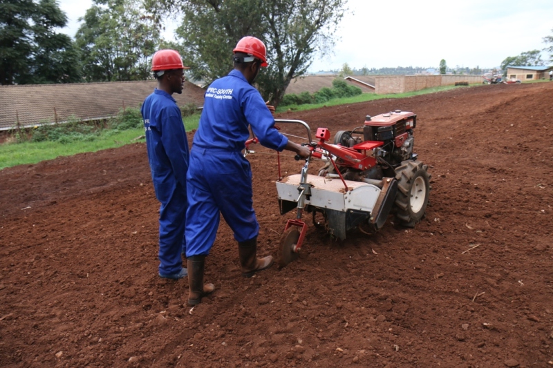 Barangiza kwiga muri iri shuri ari abahinzi ba Kinyamwuga