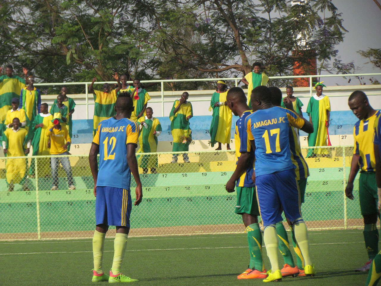 Amakipe yombi ahanganye