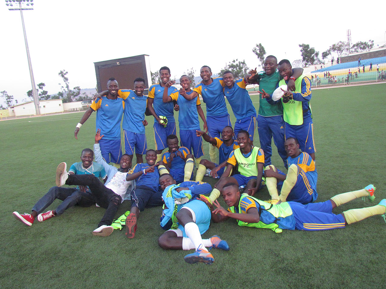 Abakinnyi b'Amagaju mu byishimo nyuma yo gusezerera AS Kigali