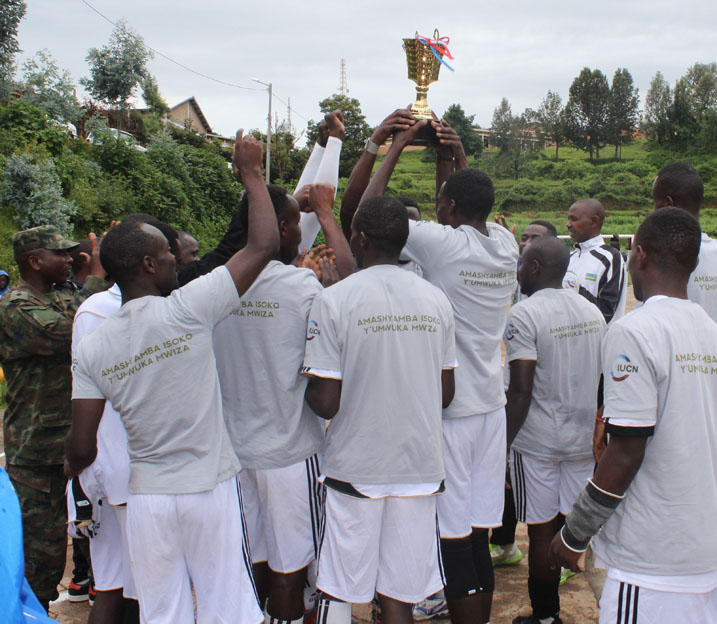 Ngo barifuza kwizihiza imyaka 10 bafite ibikombe byinshi