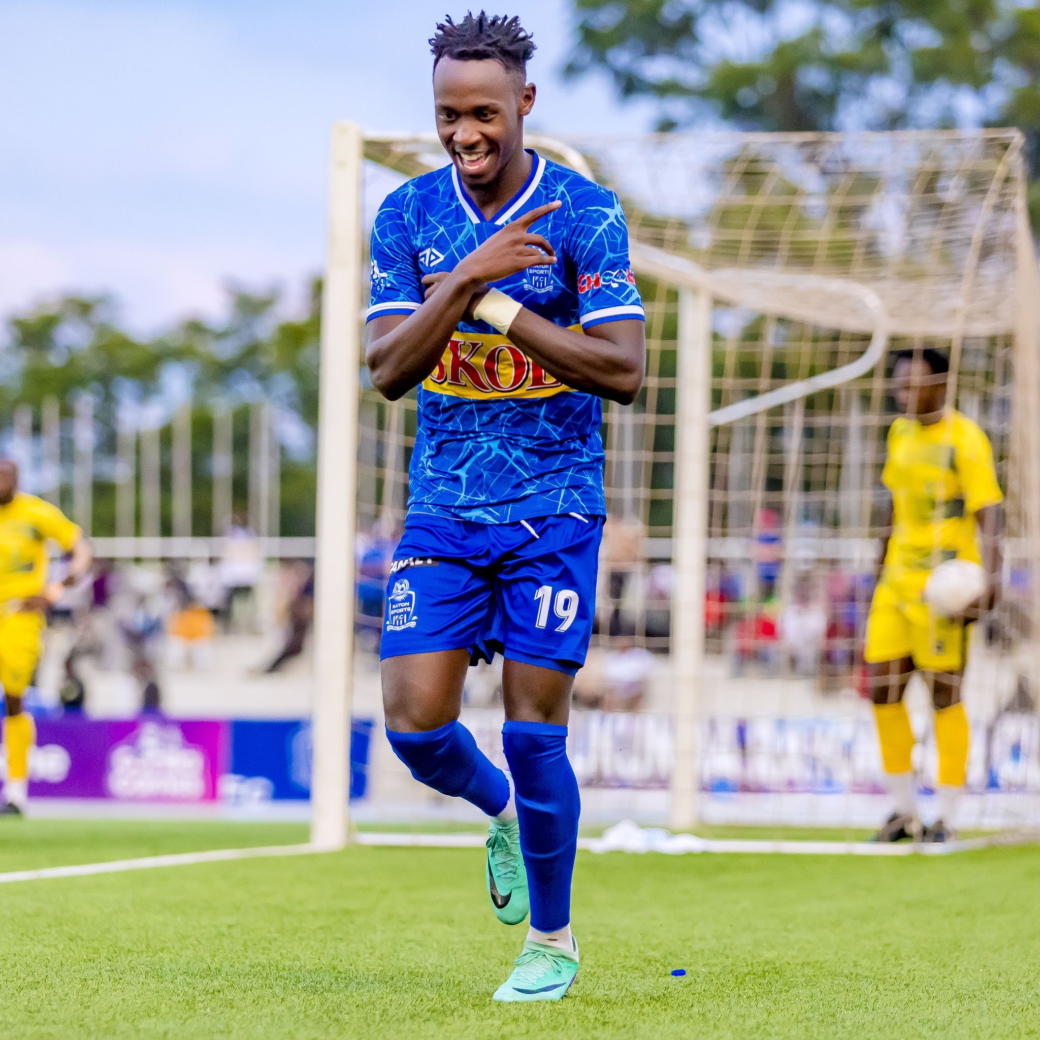 Tuyisenge Arsene yishimira igitego yari amaze gutsinda.