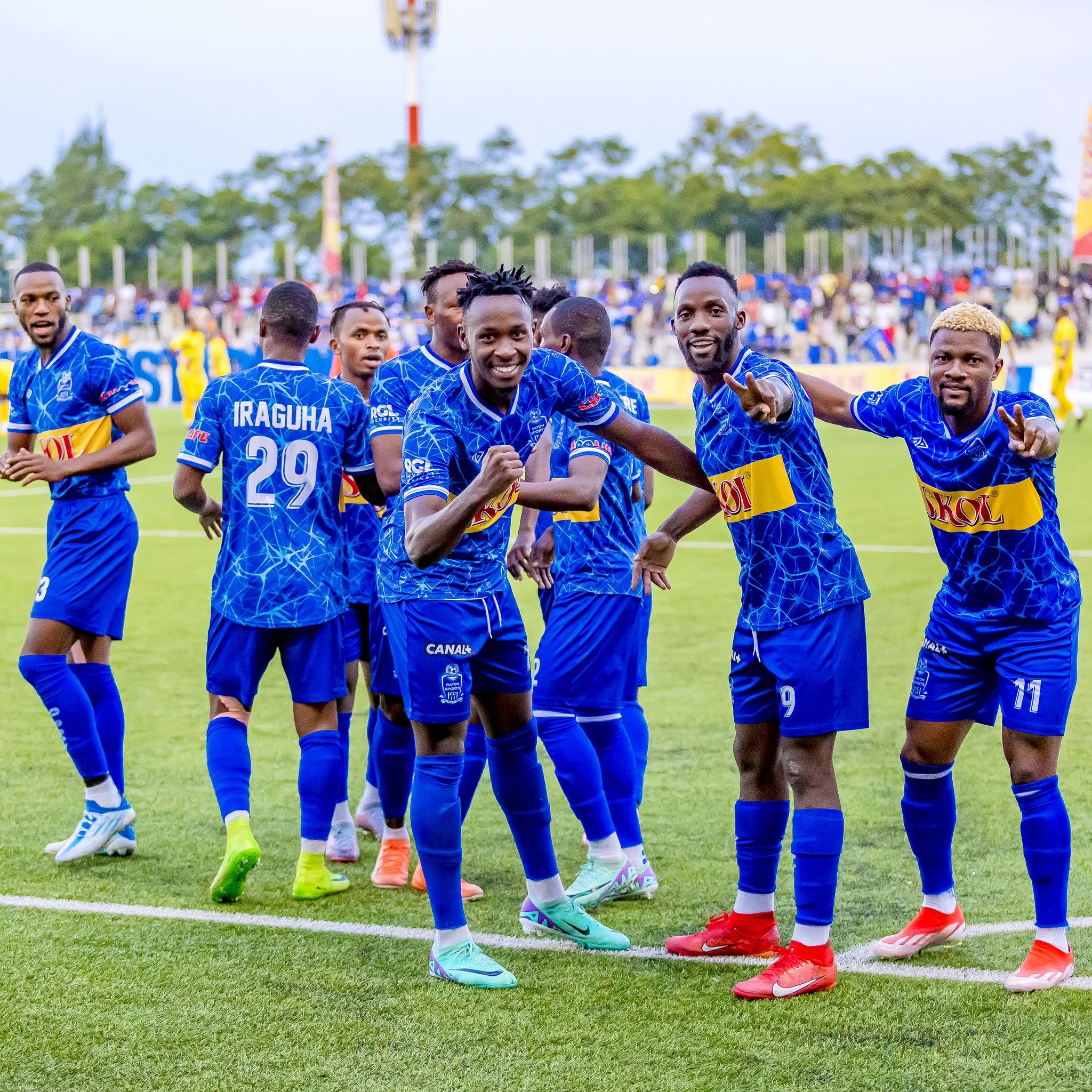 Abakinnyi ba Rayon Sports bishimira igitego