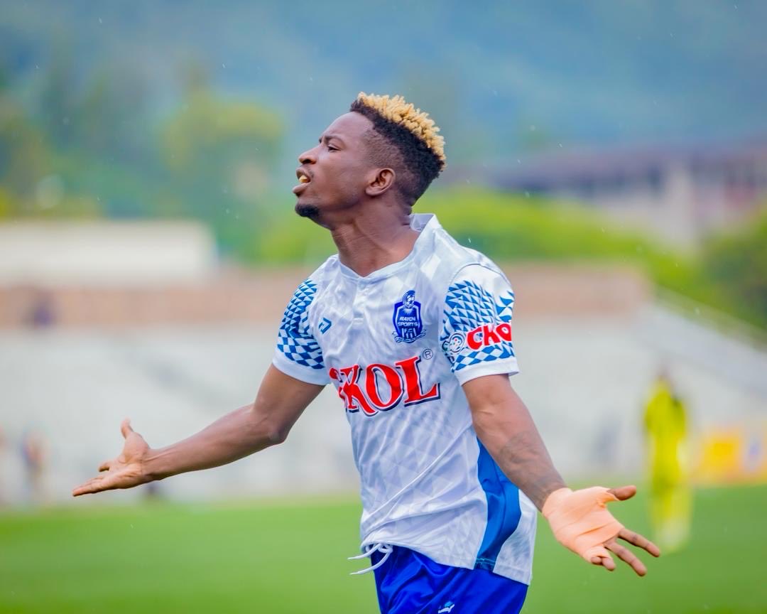 Aziz Bassane yishimira igitego cya mbere cya Rayon Sports