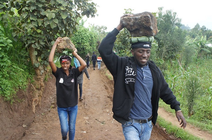 Ibikorwa binyuranye kuri iyo nzu byakozwe n'abanyeshuri ubwabo