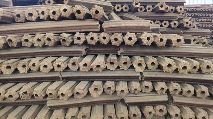 Imigano yavamo briquettes zisimbura icanwa ry'ibiti n'amakara