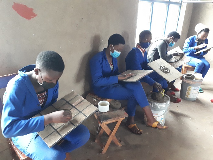 Urubyiruko rwize gukora imigongo