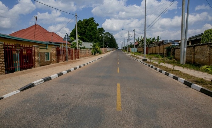 Abaturiye imihanda bavuga ko yongreye agaciro inyubako zabo