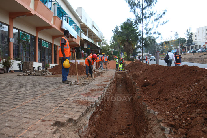 Hatangiye gukorwa za pavoma (pavements) zo ku nkengero z'umuhanda wa Muhima.