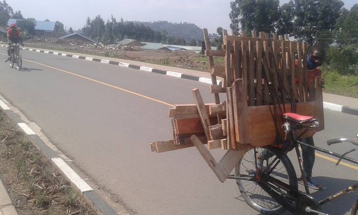 Bavuga ko amafaranga bakoreraga ku munsi yiyongereye