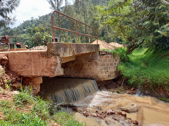 Bimwe mu biraro biragenda byangirika