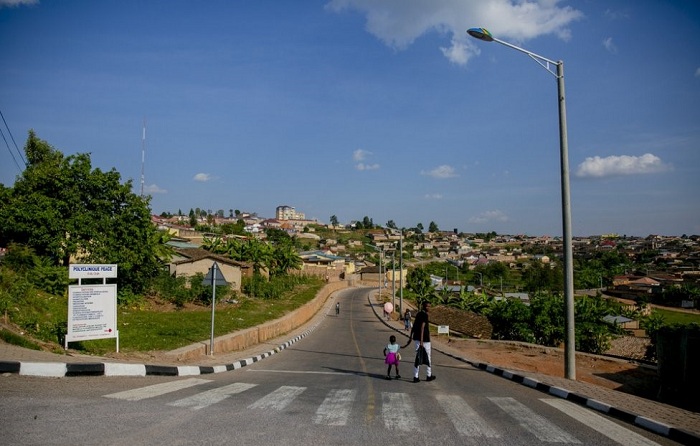 Imihanda ishyirwaho amatara abagenda bakumva batekanye
