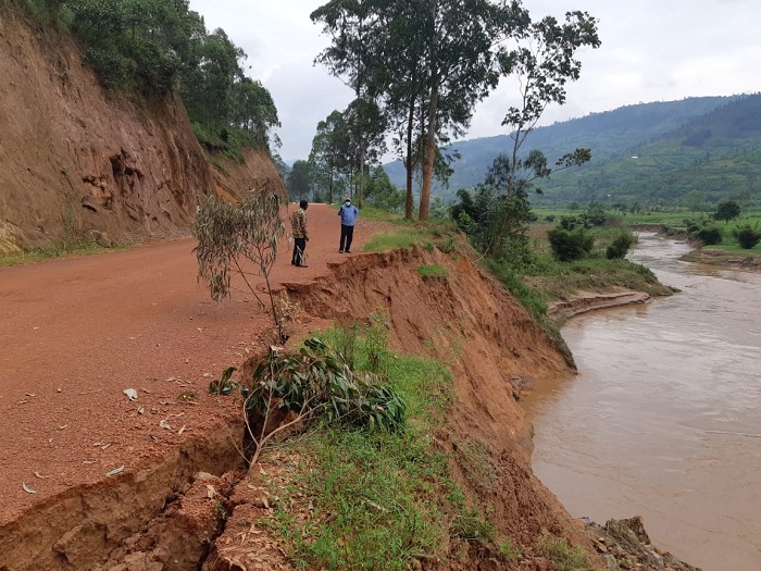 Imwe mu mihanda yegereye umuhanda munini wa Gakenke-Ruli-Giticyinyoni yamaze kwangirika