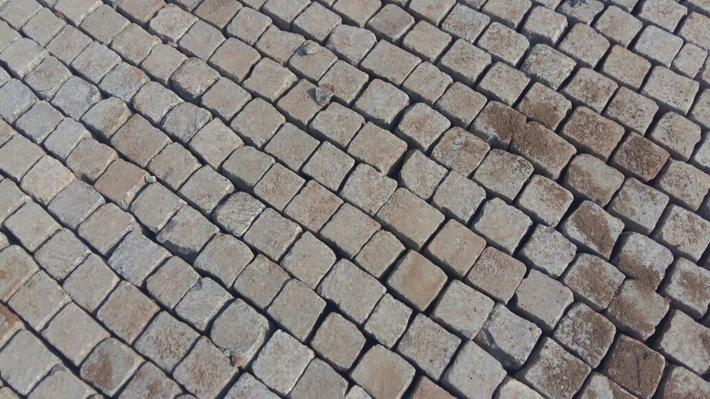 Imihanda ikorwa n'aya mabuye ishobora kumara hejuru y'imyaka 100 itarangirika