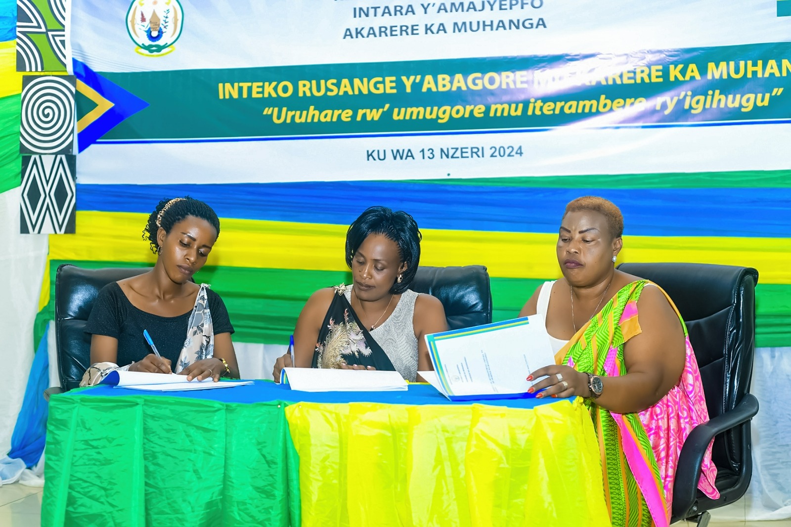 Gusinyana imihigo n'abayobozi bituma bakorera ku ntego